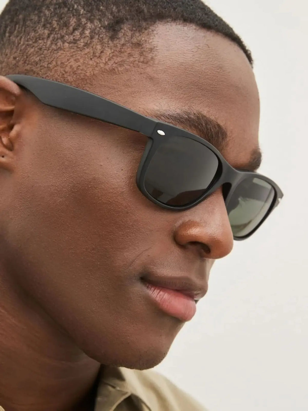 Combo Premium Curren 8395 + Gafas Wayfarer Estilo y Elegancia Total